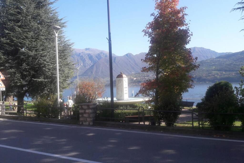 Appartamento sul lago d'Iseo Tavernola Bergamasca Exterior foto